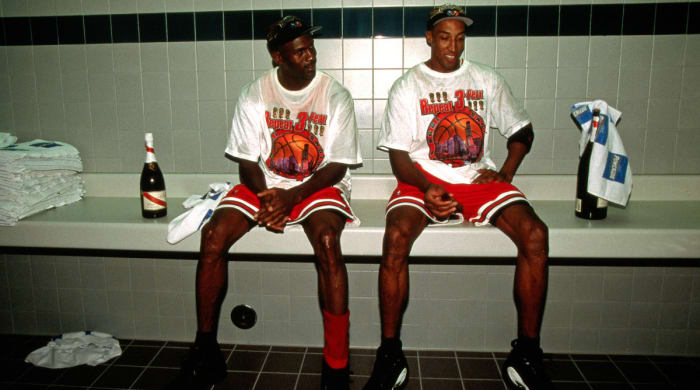michael-jordan-scottie-pippen-after-3-peat.jpg